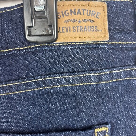 Signature By Levi Strauss Mid Rise Bootcut Women's Dark Wash Jeans Size 33x32EUC - Picture 7 of 12